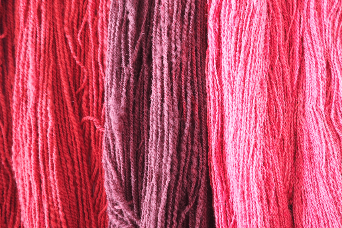 Wolle Färben mit Lac Dye – Rot in zauberhaften Tönen