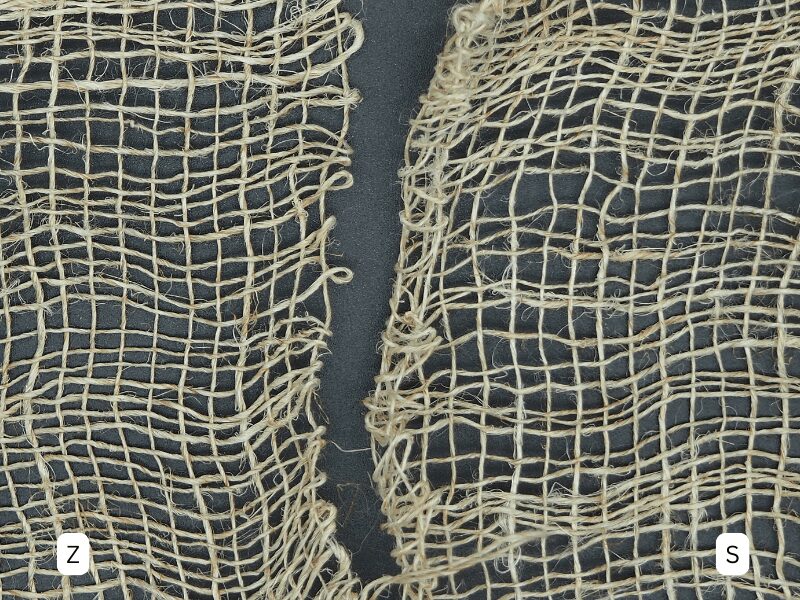 Webproben (Single) aus Langflachs vor schwarzem Hintergrund. Links Z, rechts S.